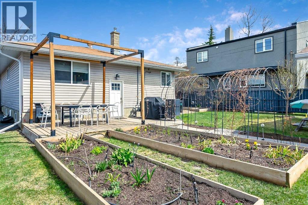 95 Hillgrove Crescent SW - Image 2