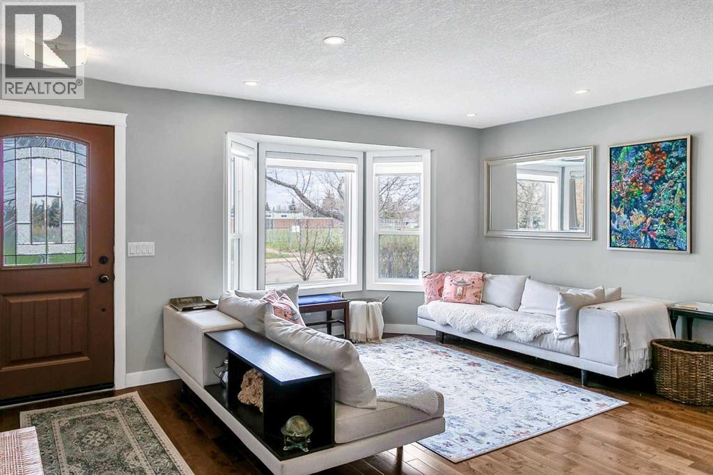 95 Hillgrove Crescent SW - Image 3