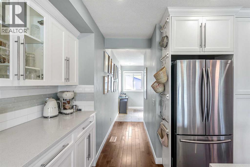 95 Hillgrove Crescent SW - 9