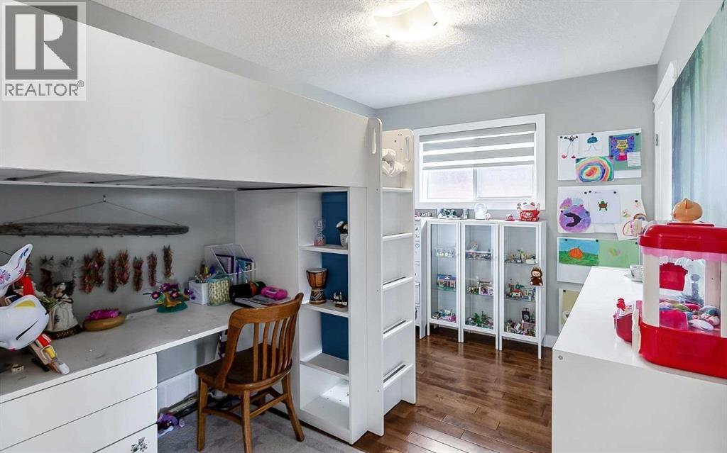 95 Hillgrove Crescent SW - 23