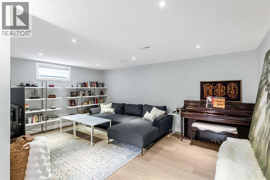 95 Hillgrove Crescent SW - 24