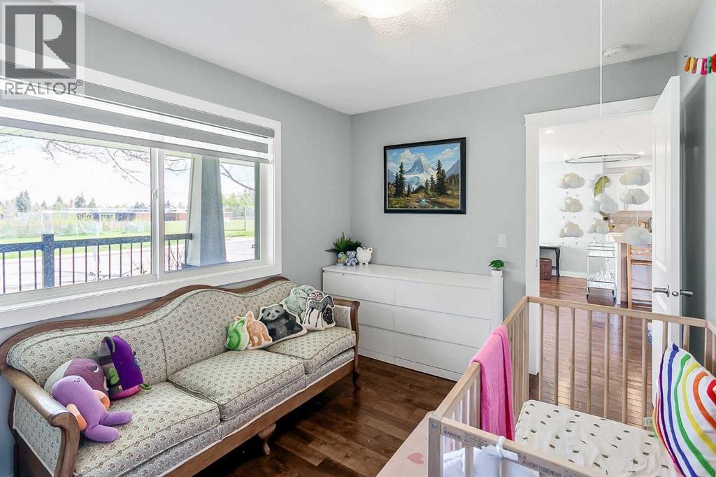 95 Hillgrove Crescent SW - 18