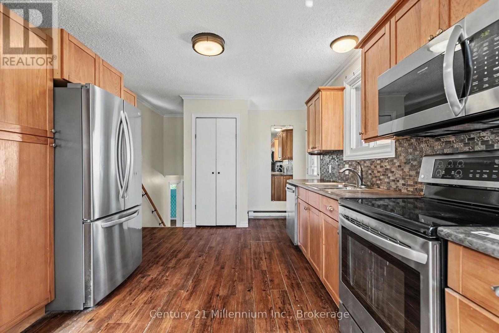 240 5TH A AVENUE W - 32