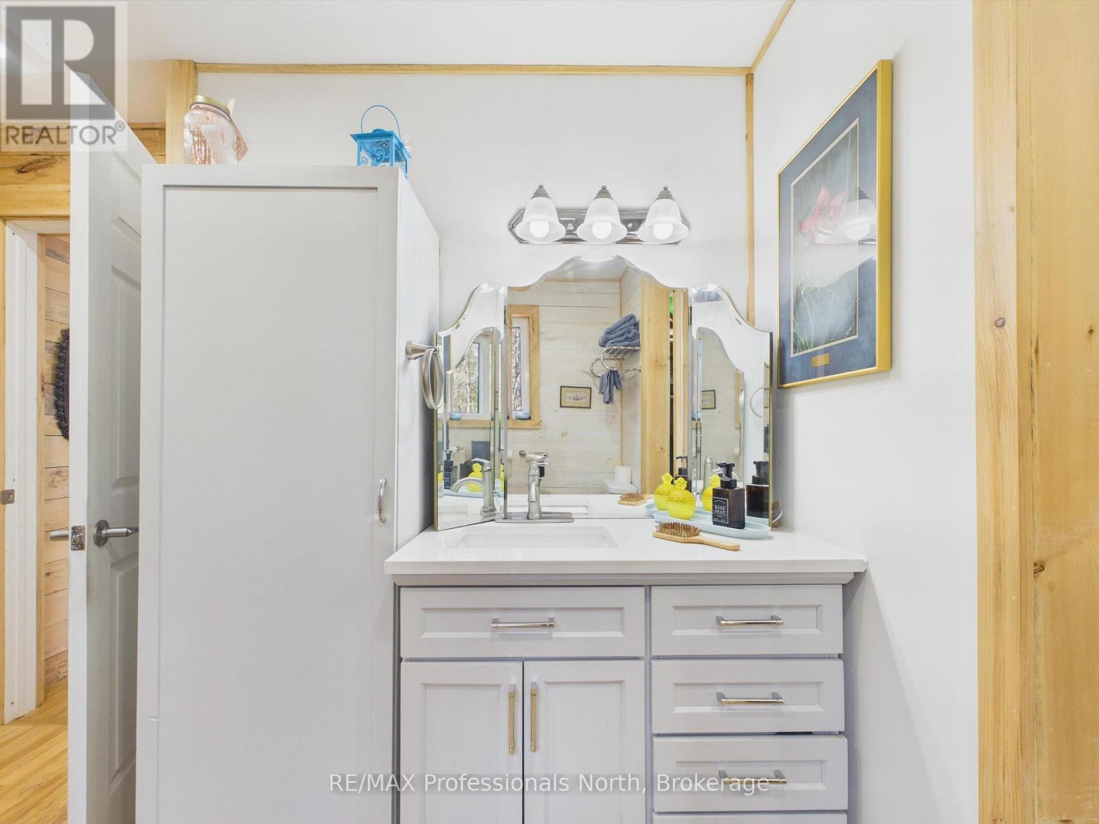 1070 VANKOUGHNET ROAD - 17