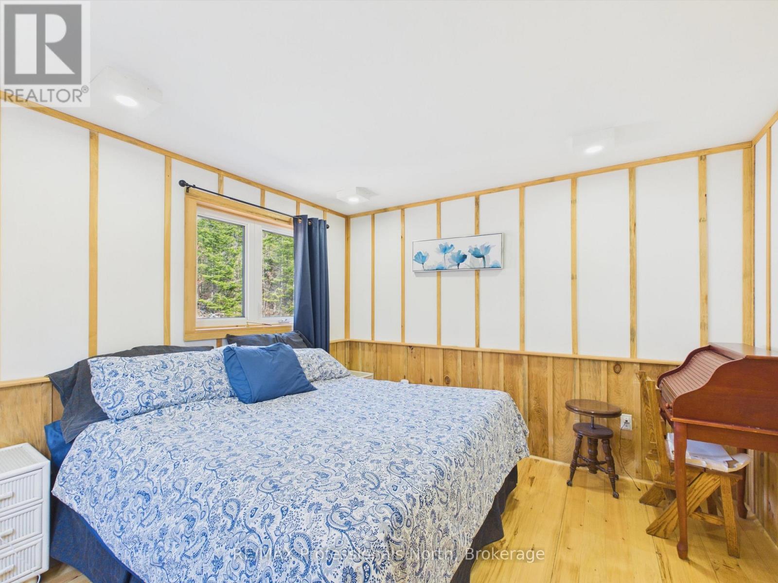 1070 VANKOUGHNET ROAD - 13