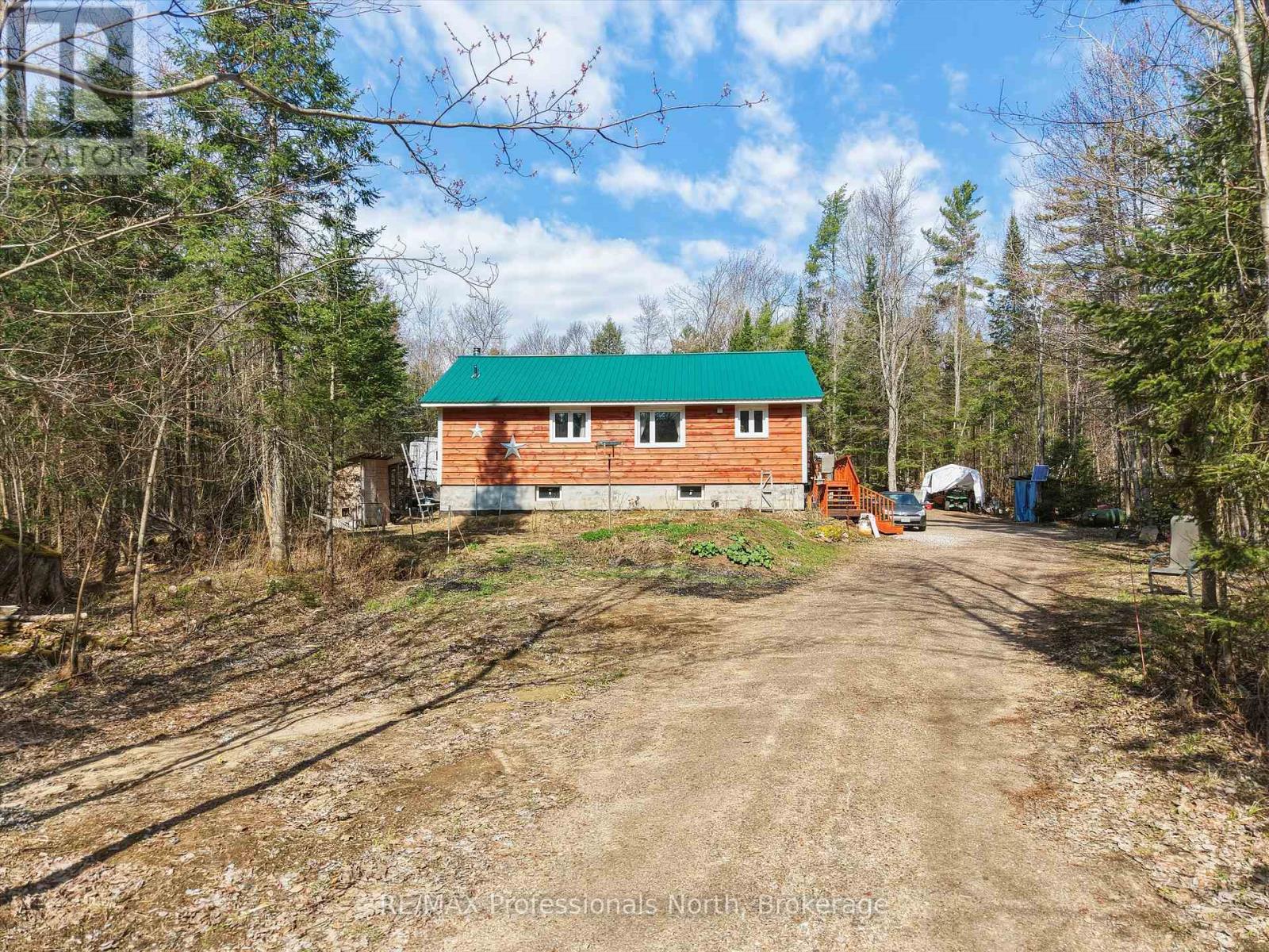1070 VANKOUGHNET ROAD - 4