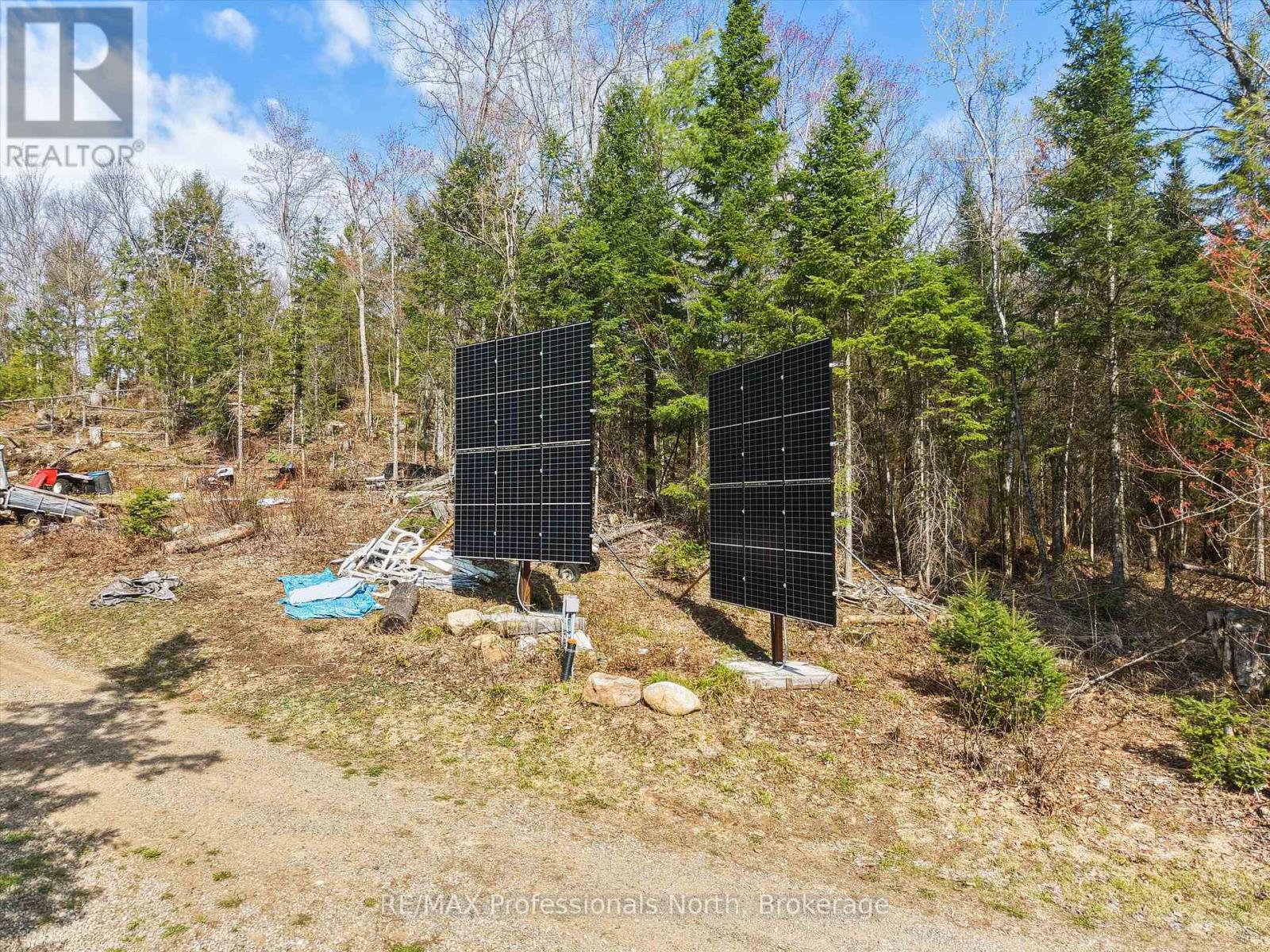 1070 VANKOUGHNET ROAD - 6
