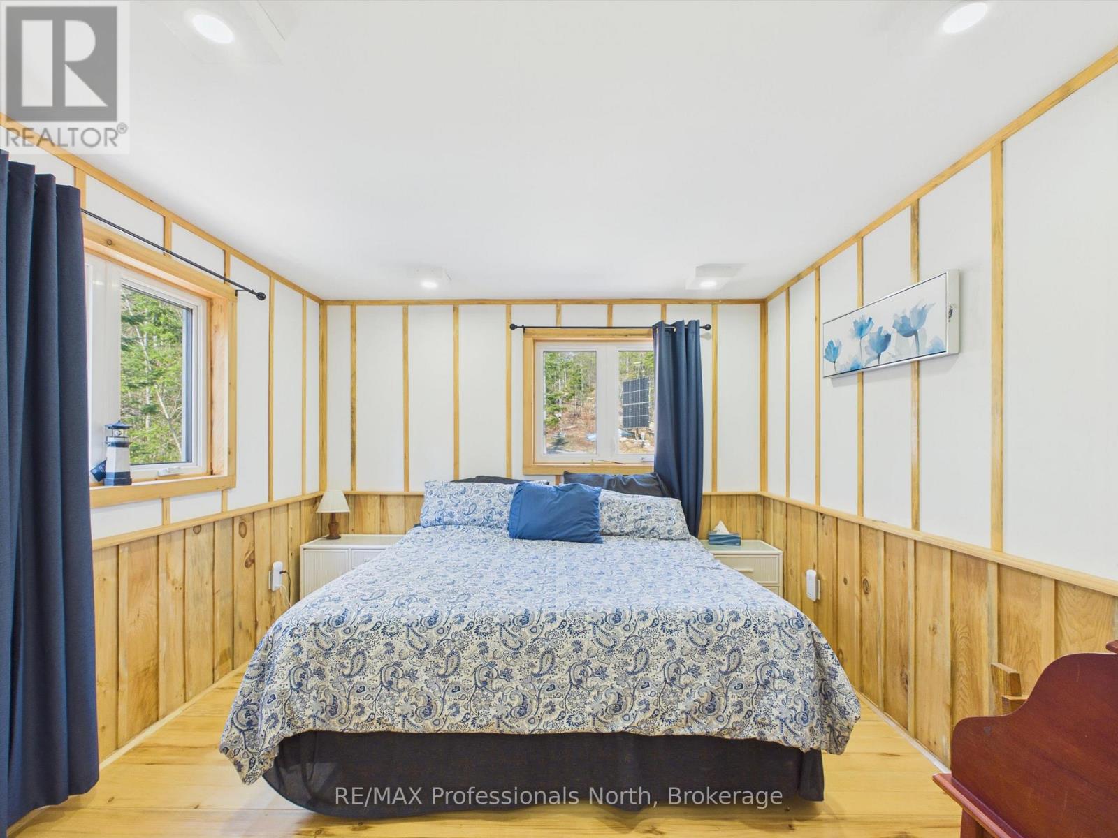 1070 VANKOUGHNET ROAD - 14