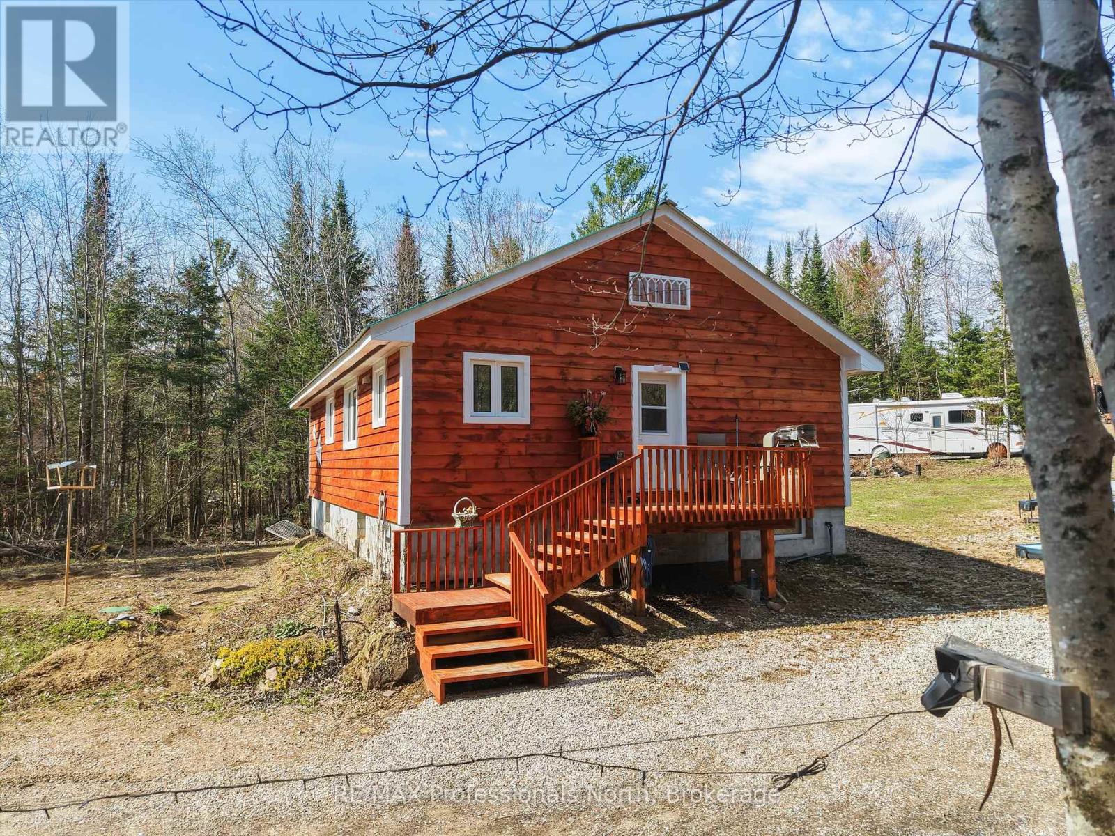 1070 VANKOUGHNET ROAD - 5