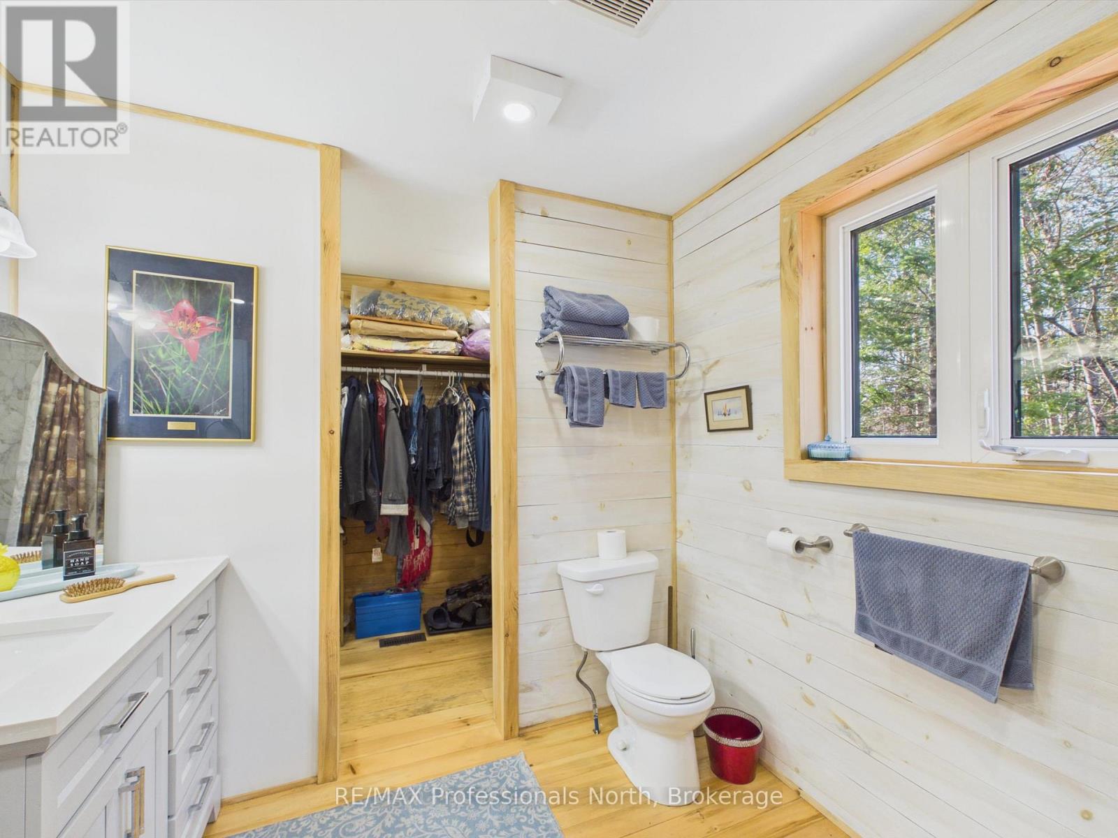 1070 VANKOUGHNET ROAD - 15