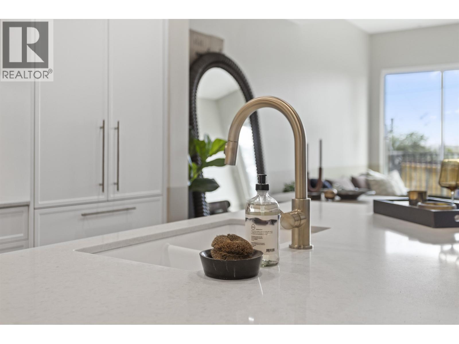 113 602 E 2ND STREET, North Vancouver