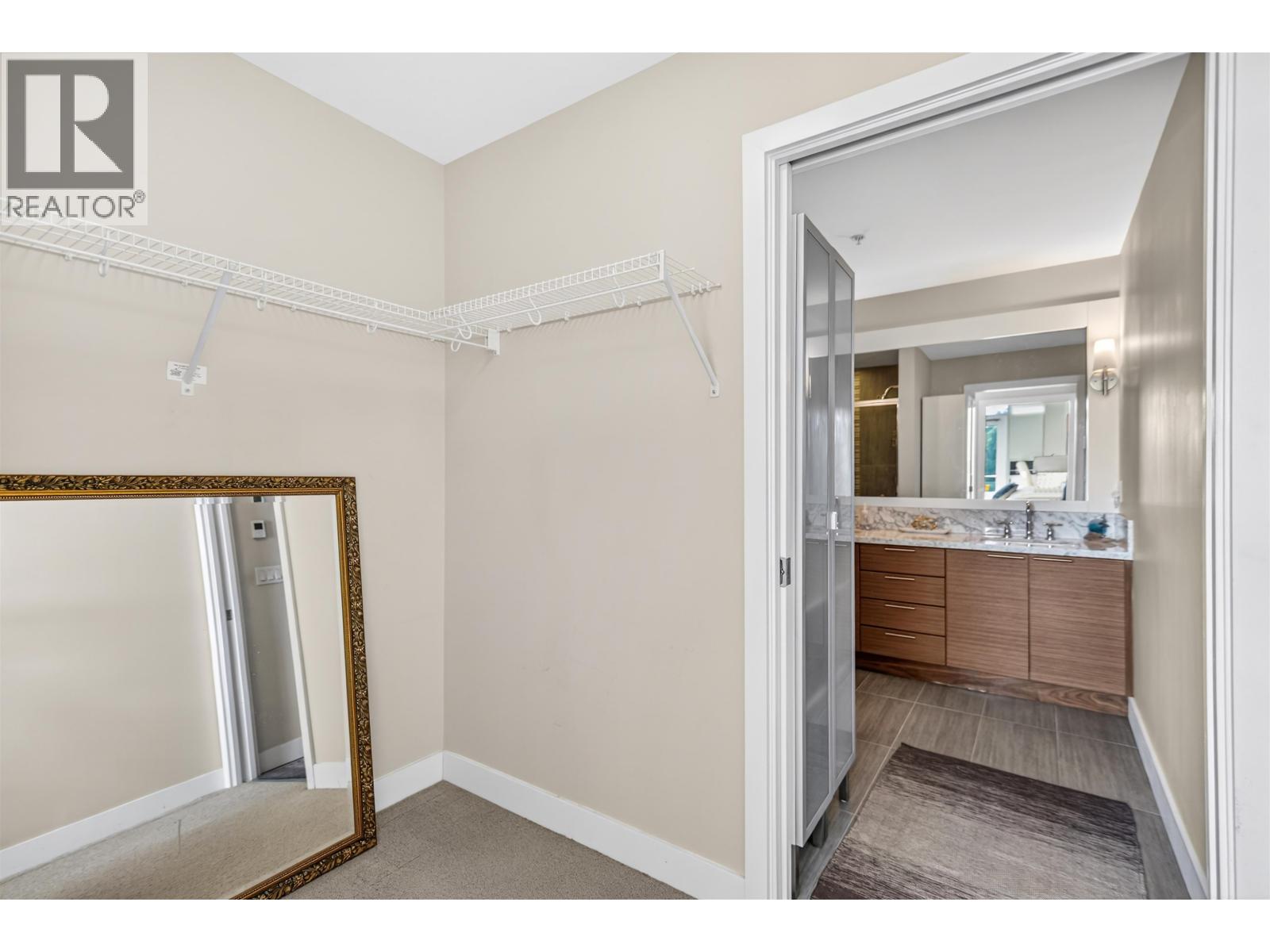 402 5725 TEREDO STREET, Sechelt