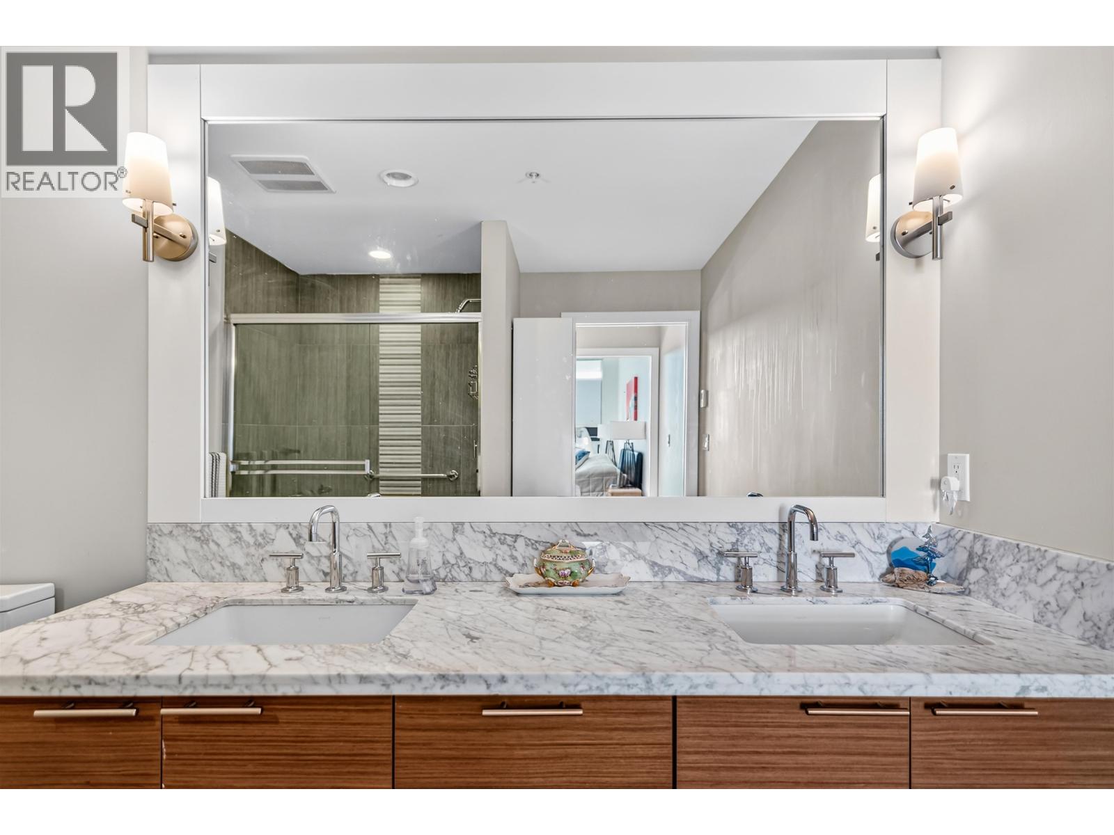 402 5725 TEREDO STREET, Sechelt