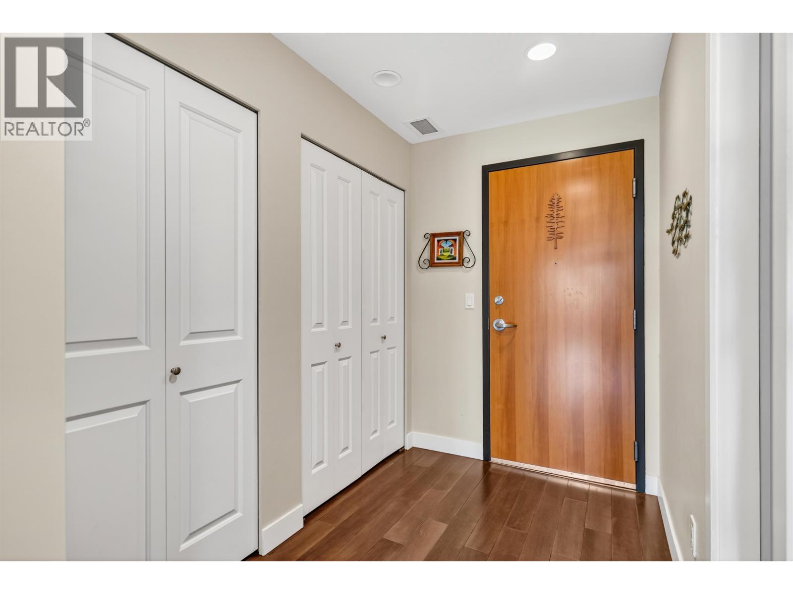 402 5725 TEREDO STREET, Sechelt