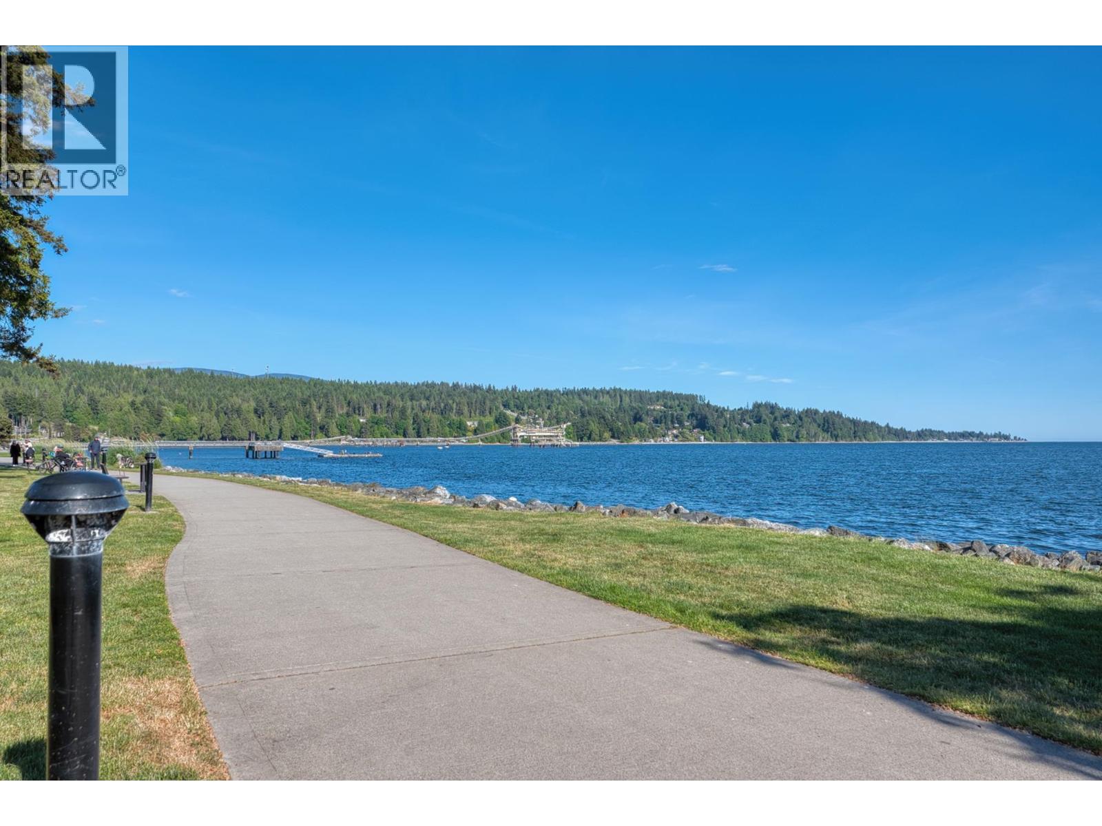 402 5725 TEREDO STREET, Sechelt