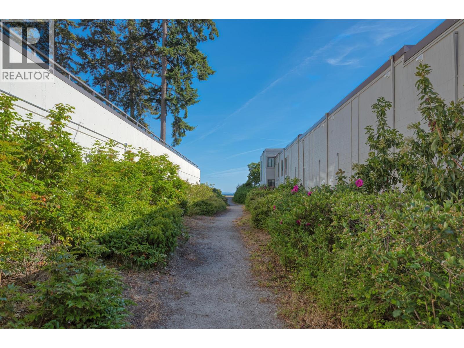 402 5725 TEREDO STREET, Sechelt