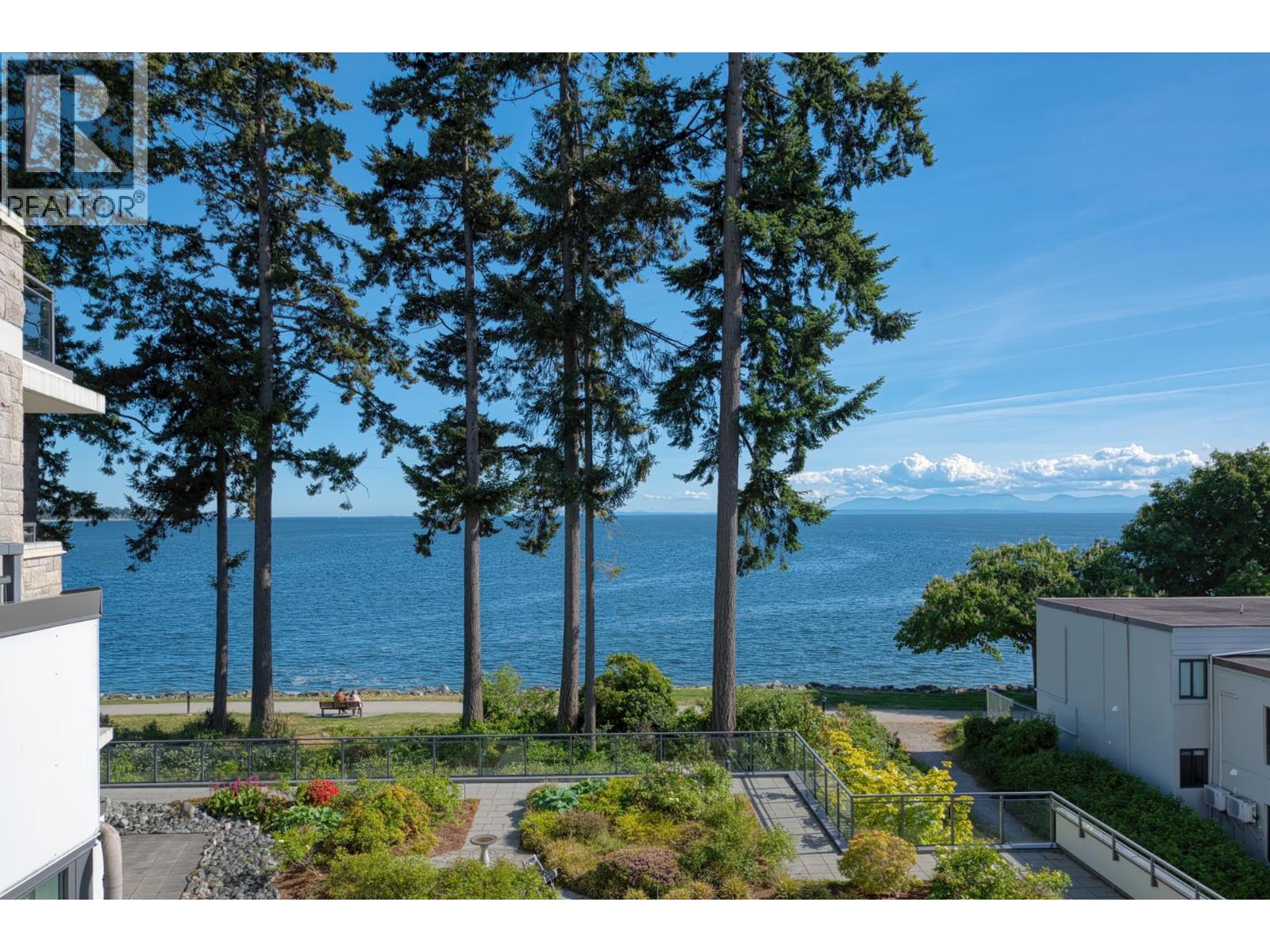 402 5725 TEREDO STREET, Sechelt