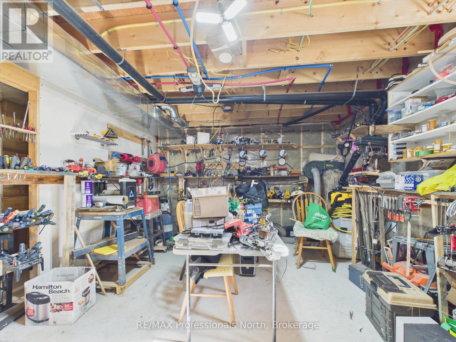 1070 VANKOUGHNET ROAD - 23