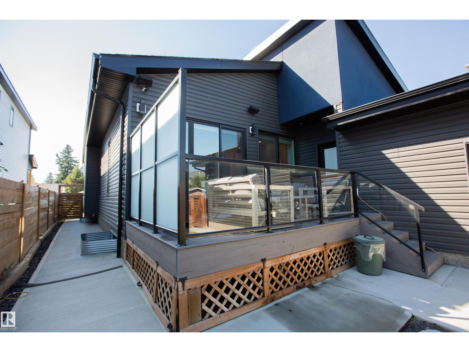 10611 146 ST NW NW - 43