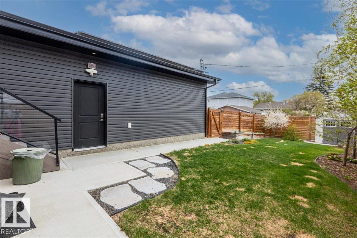10611 146 ST NW NW - 44