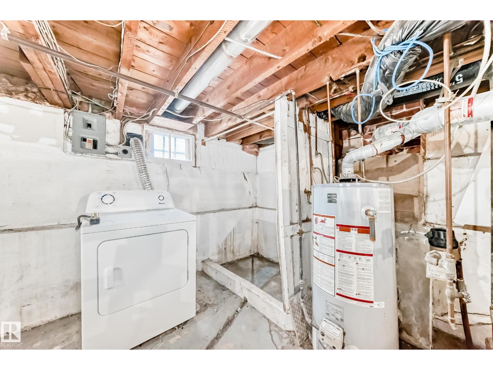 10564 92 ST NW - 28