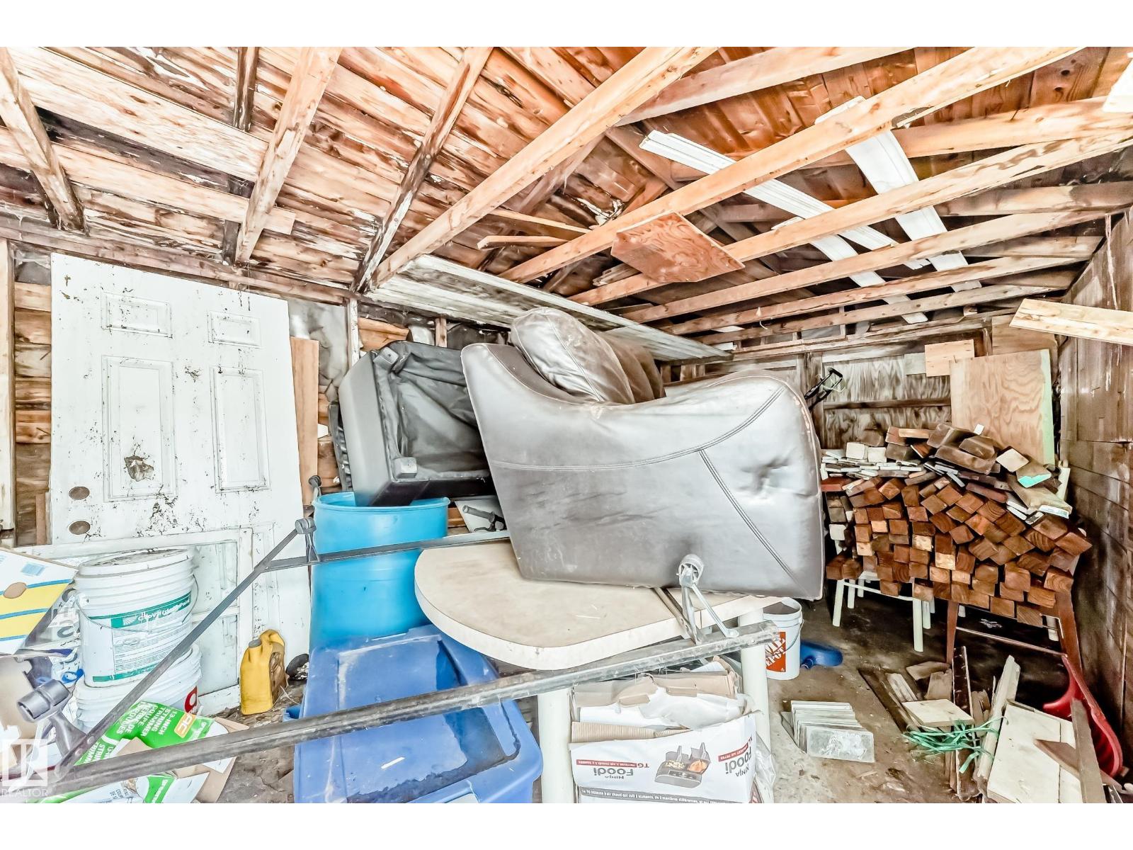 10564 92 ST NW - 30