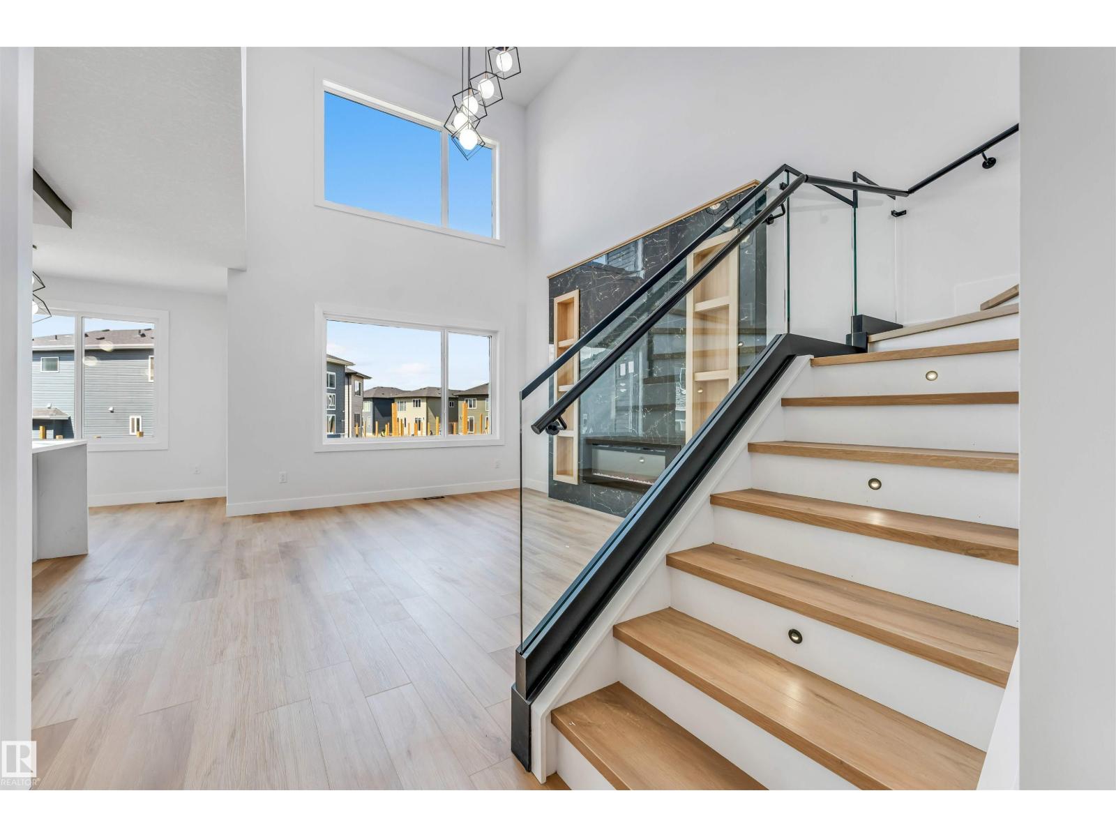 6250 19 ST NE - 25