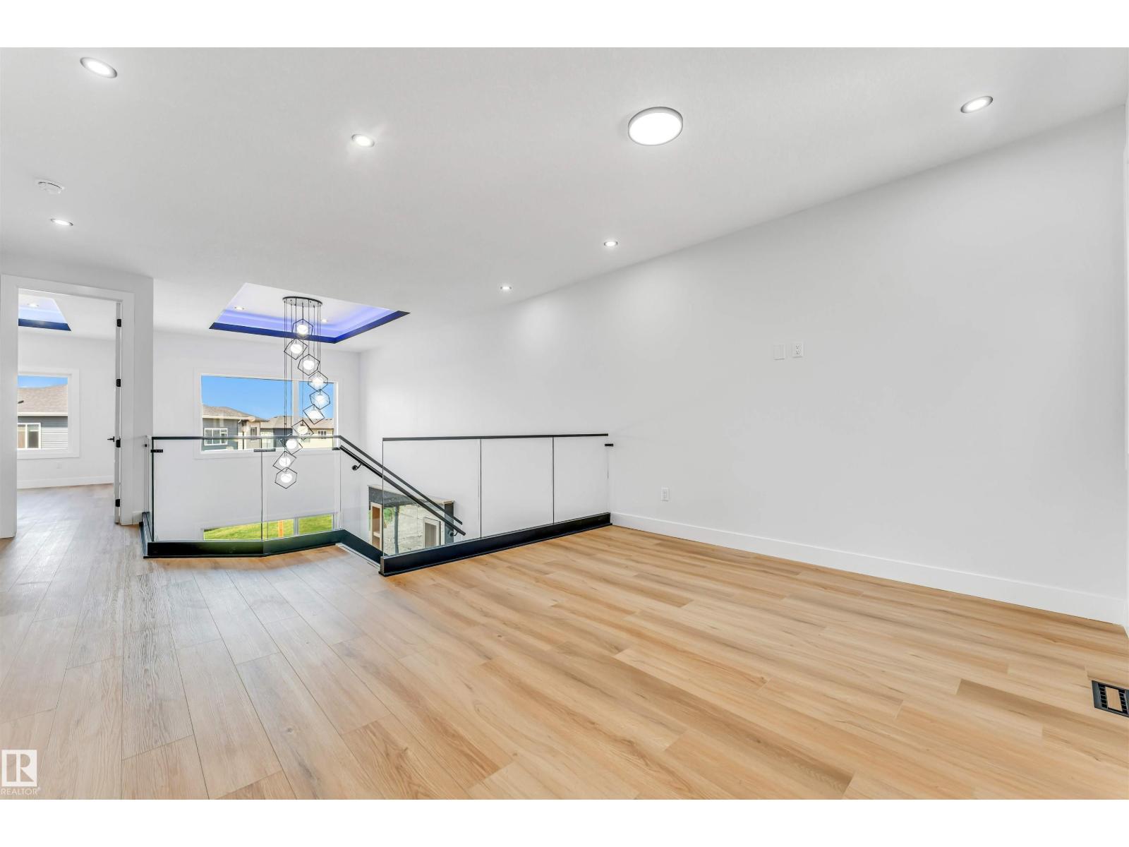 6250 19 ST NE - 27