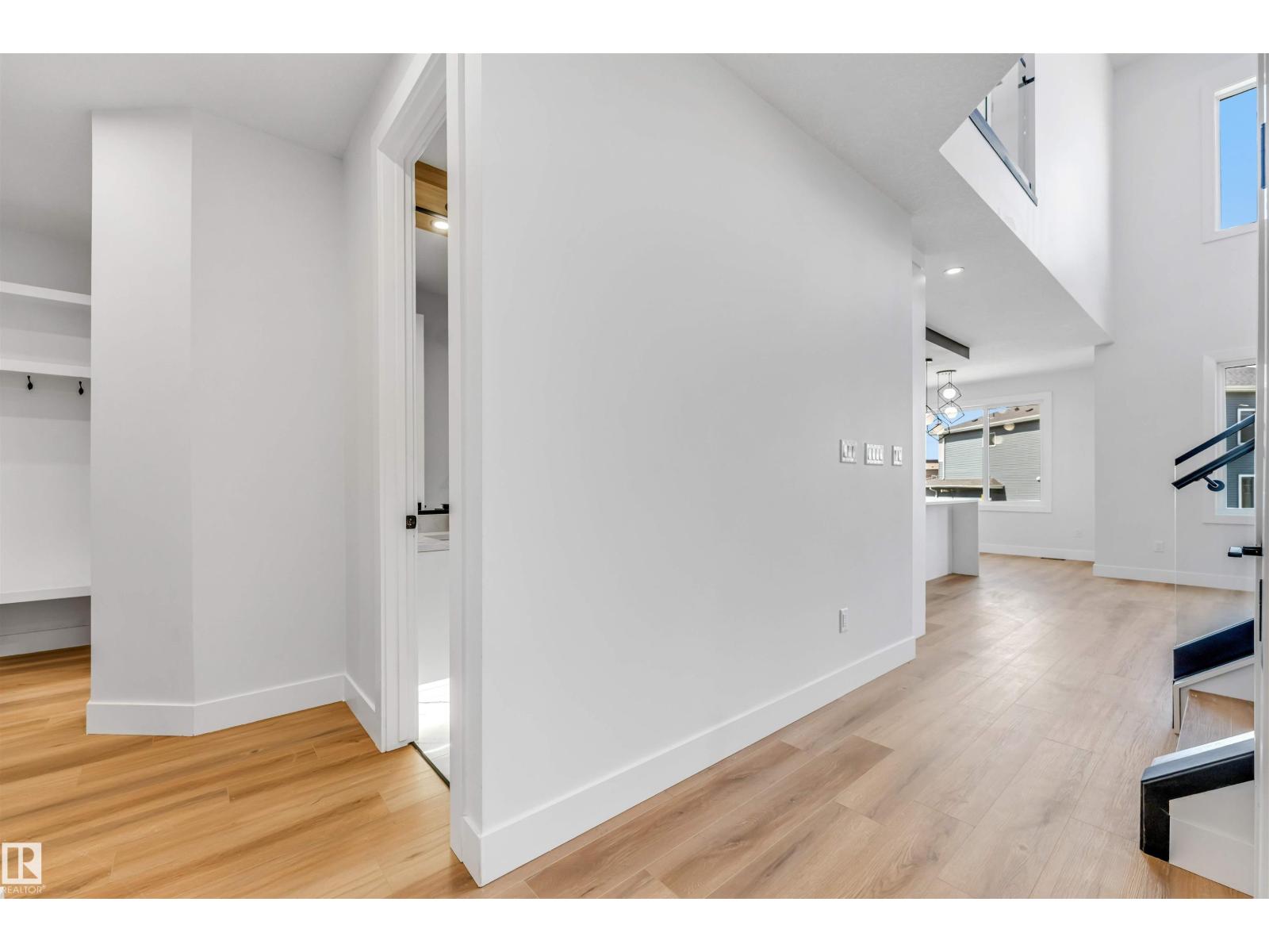 6250 19 ST NE - 52
