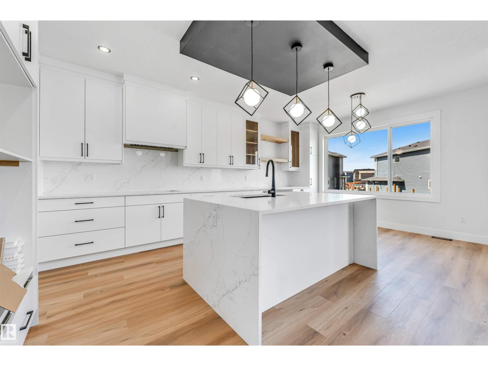 6250 19 ST NE - 6