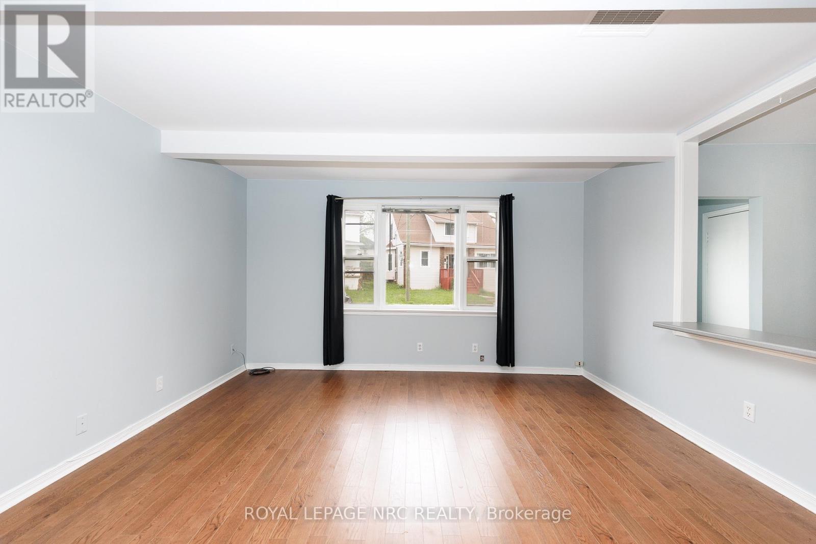 4676 MCDOUGALL CRESCENT - 7