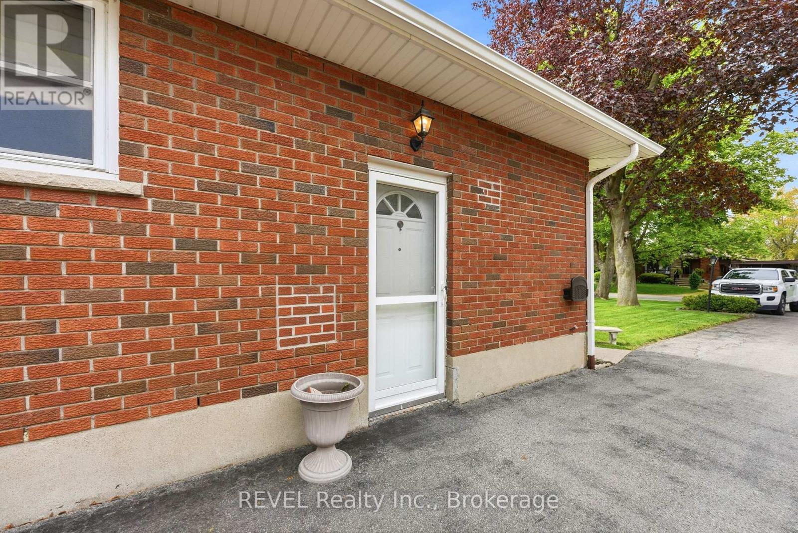 7 BRUCEDALE AVENUE - 9