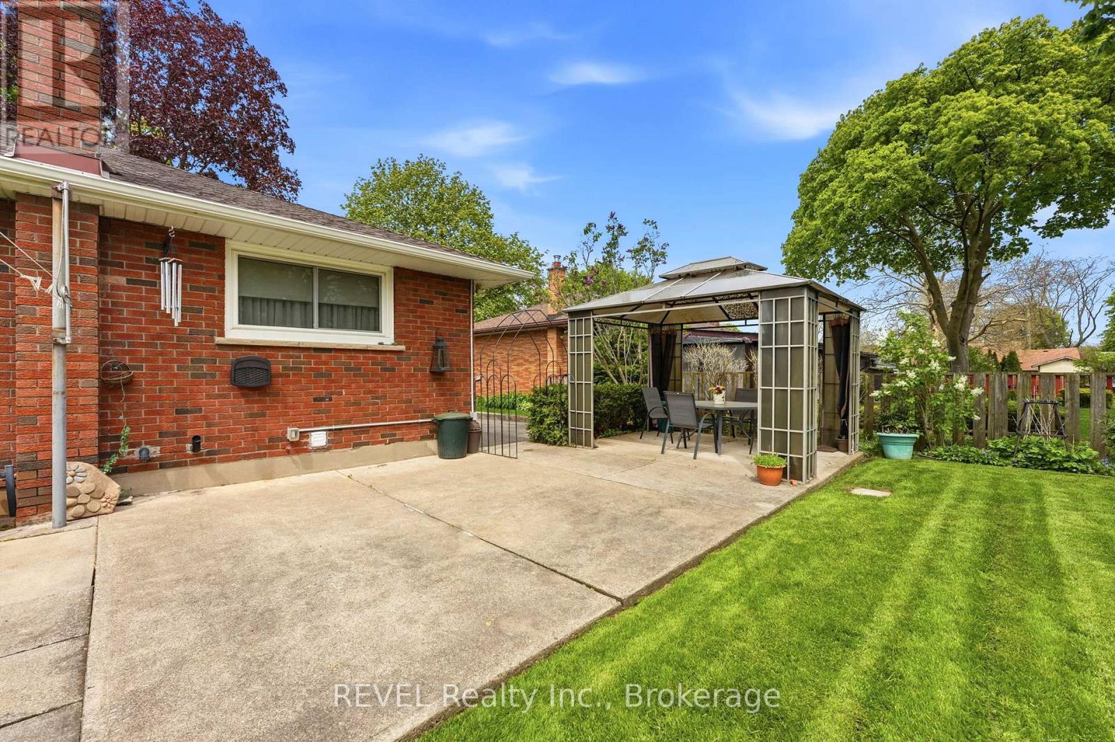 7 BRUCEDALE AVENUE - 34