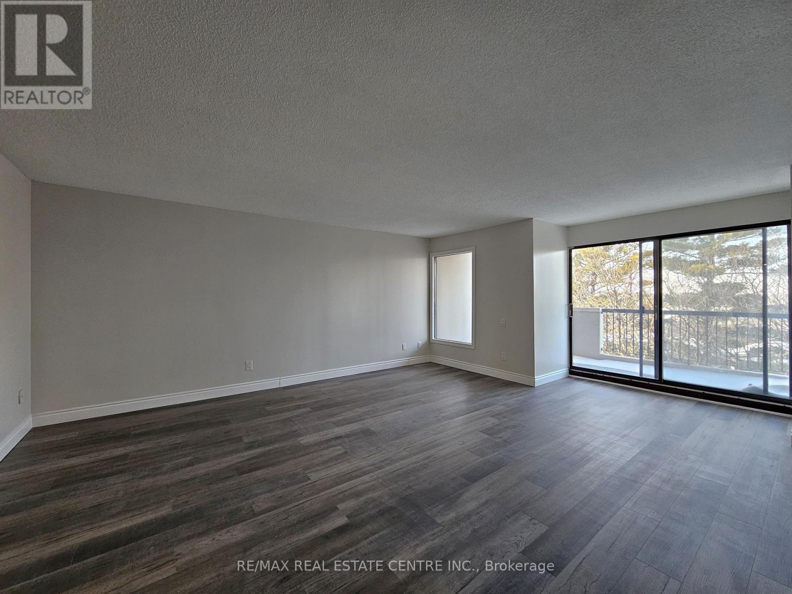 #508 260 SHELDON AVENUE N - 2