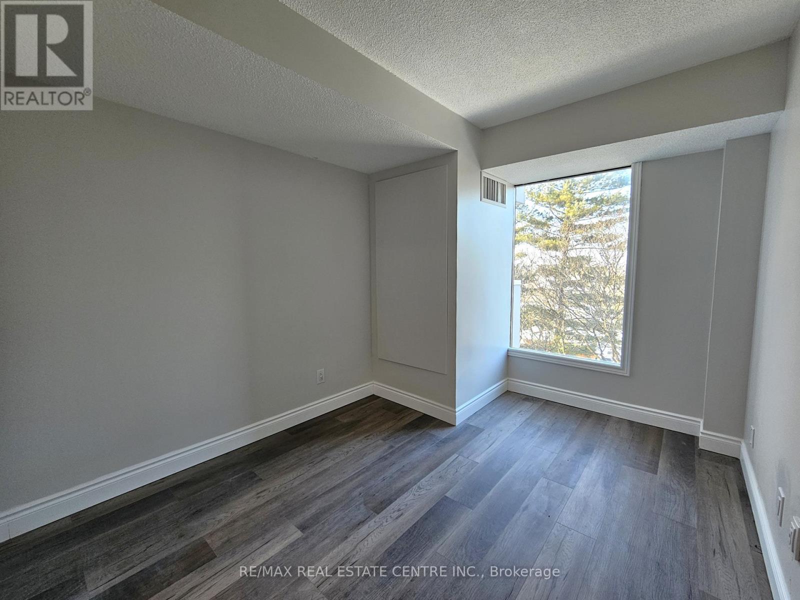 #508 260 SHELDON AVENUE N - 7