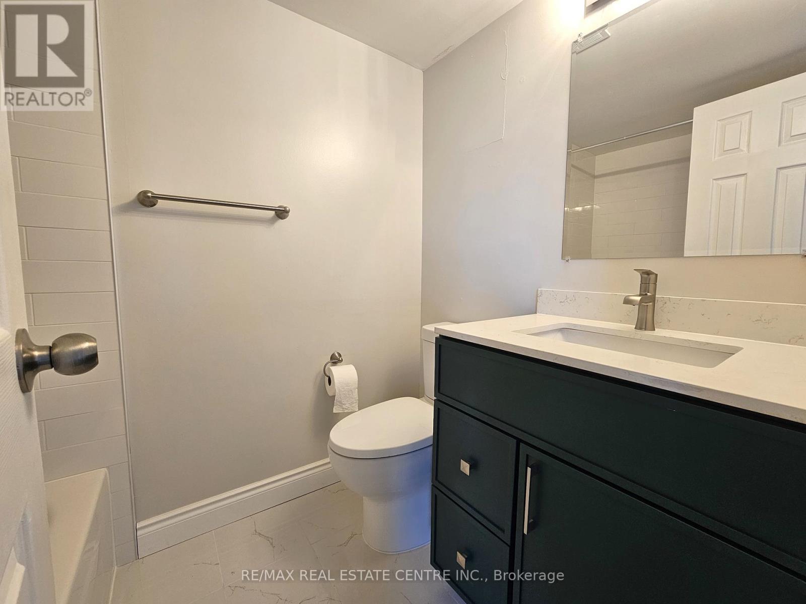 #508 260 SHELDON AVENUE N - 11