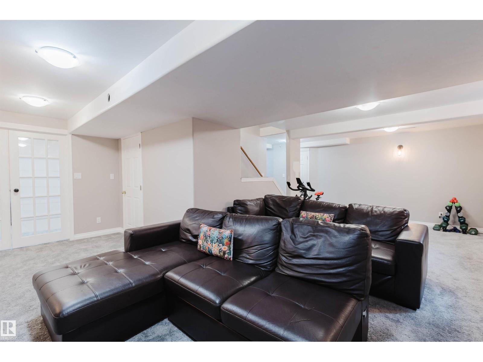 18 HUNTER CT - 48