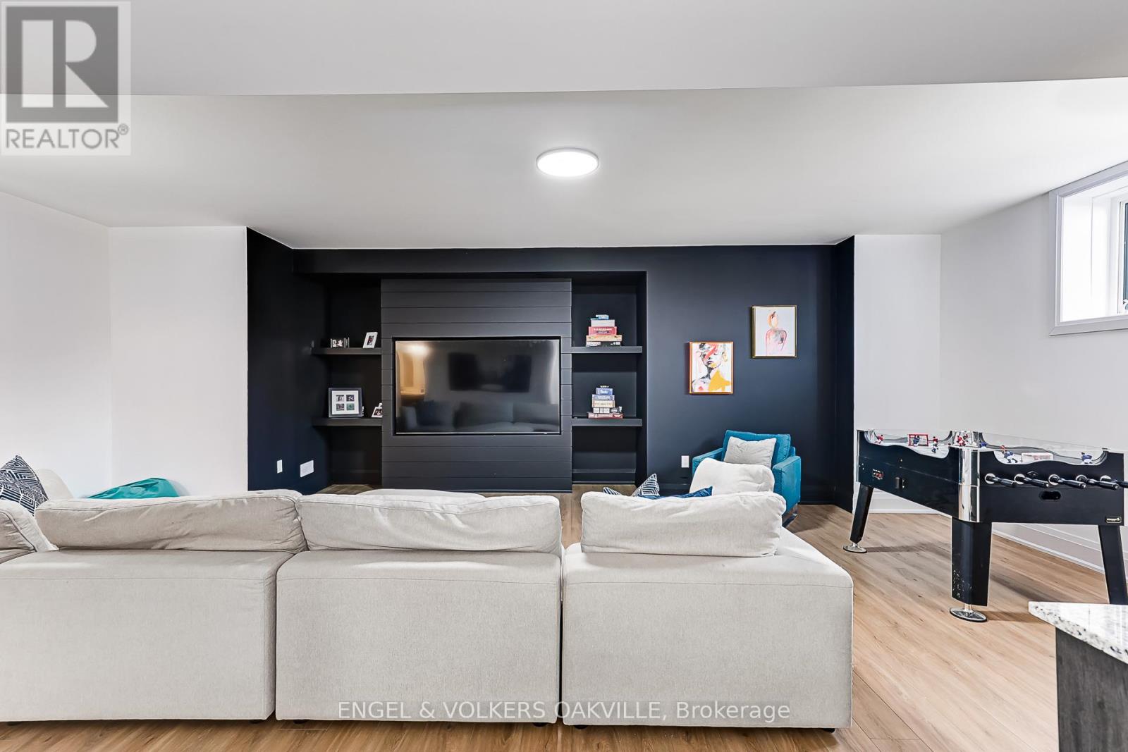 117 STONELEIGH DRIVE - 21