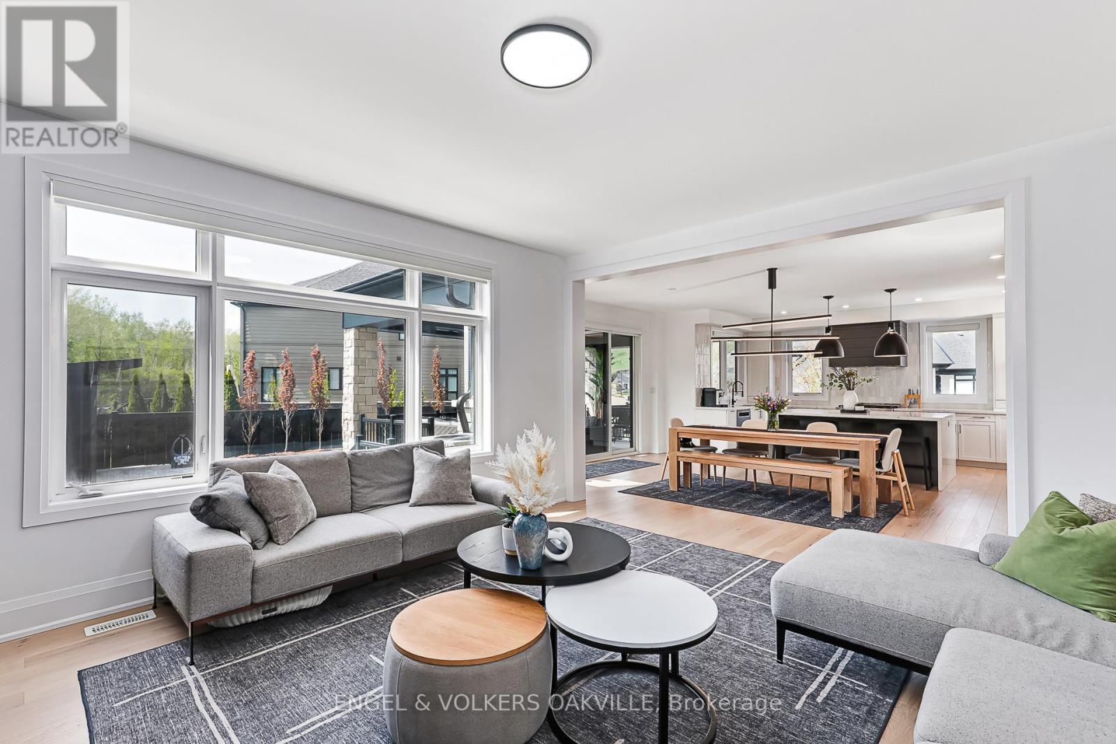 117 STONELEIGH DRIVE - 39