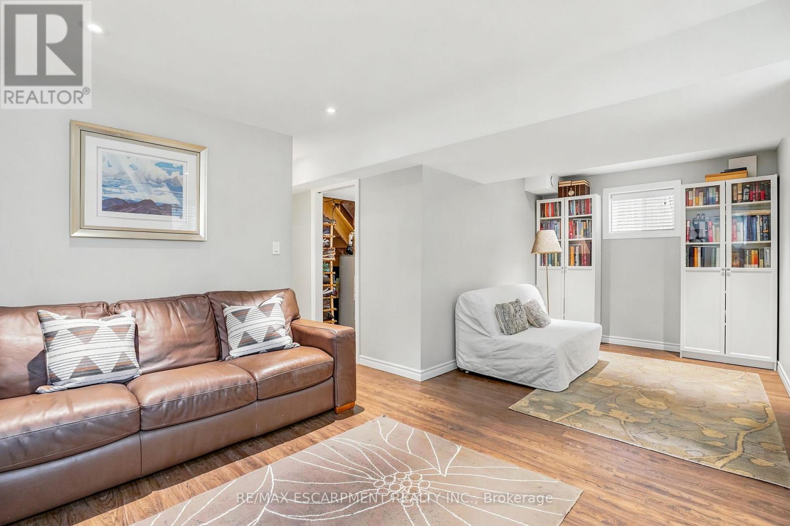 22 CATHEDRAL STREET - 42