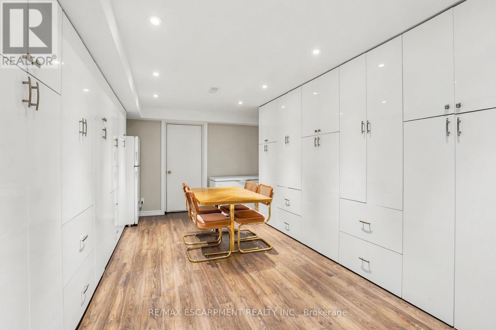 22 CATHEDRAL STREET - 43