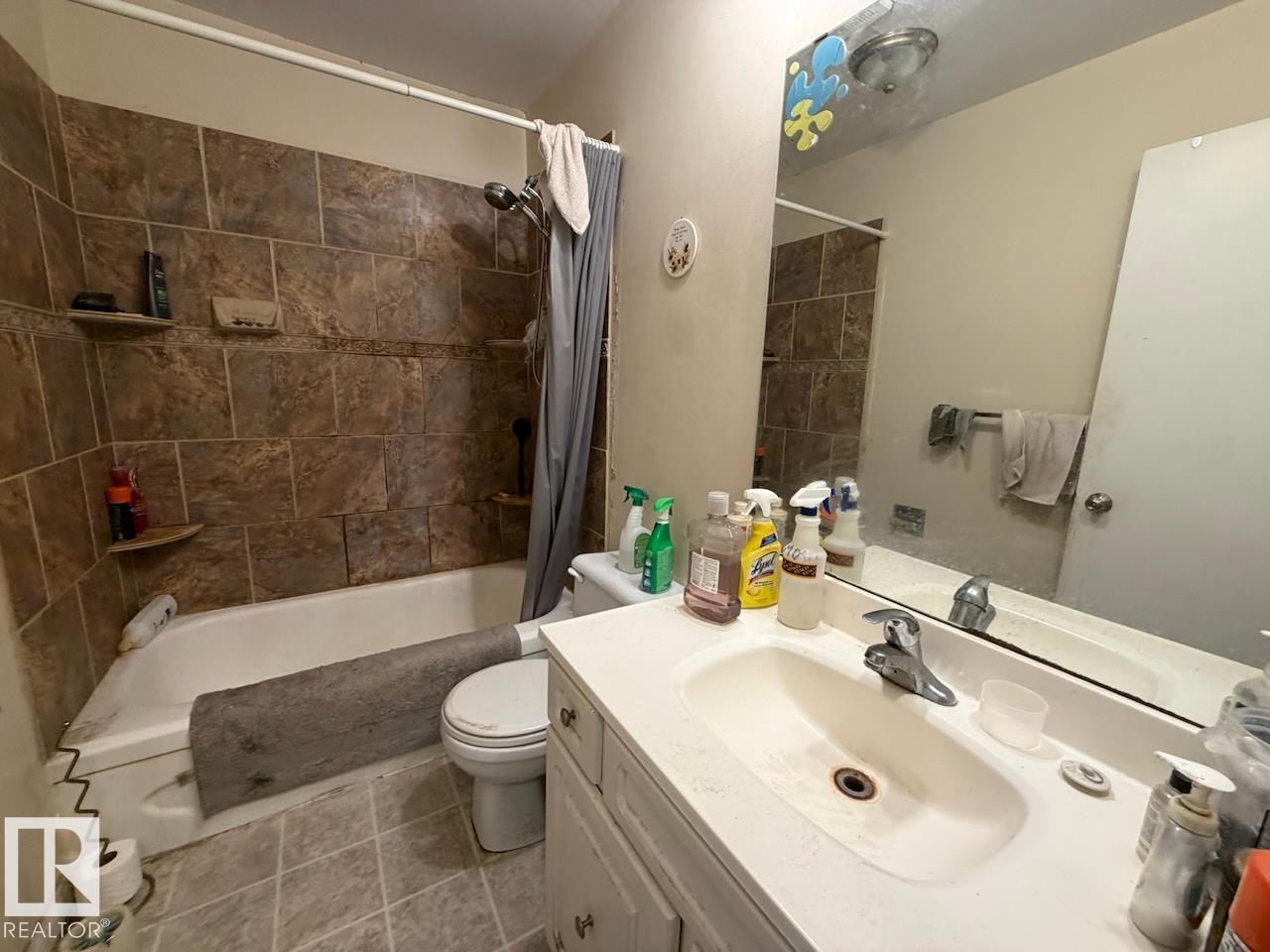 8816 137 AV NW - 8