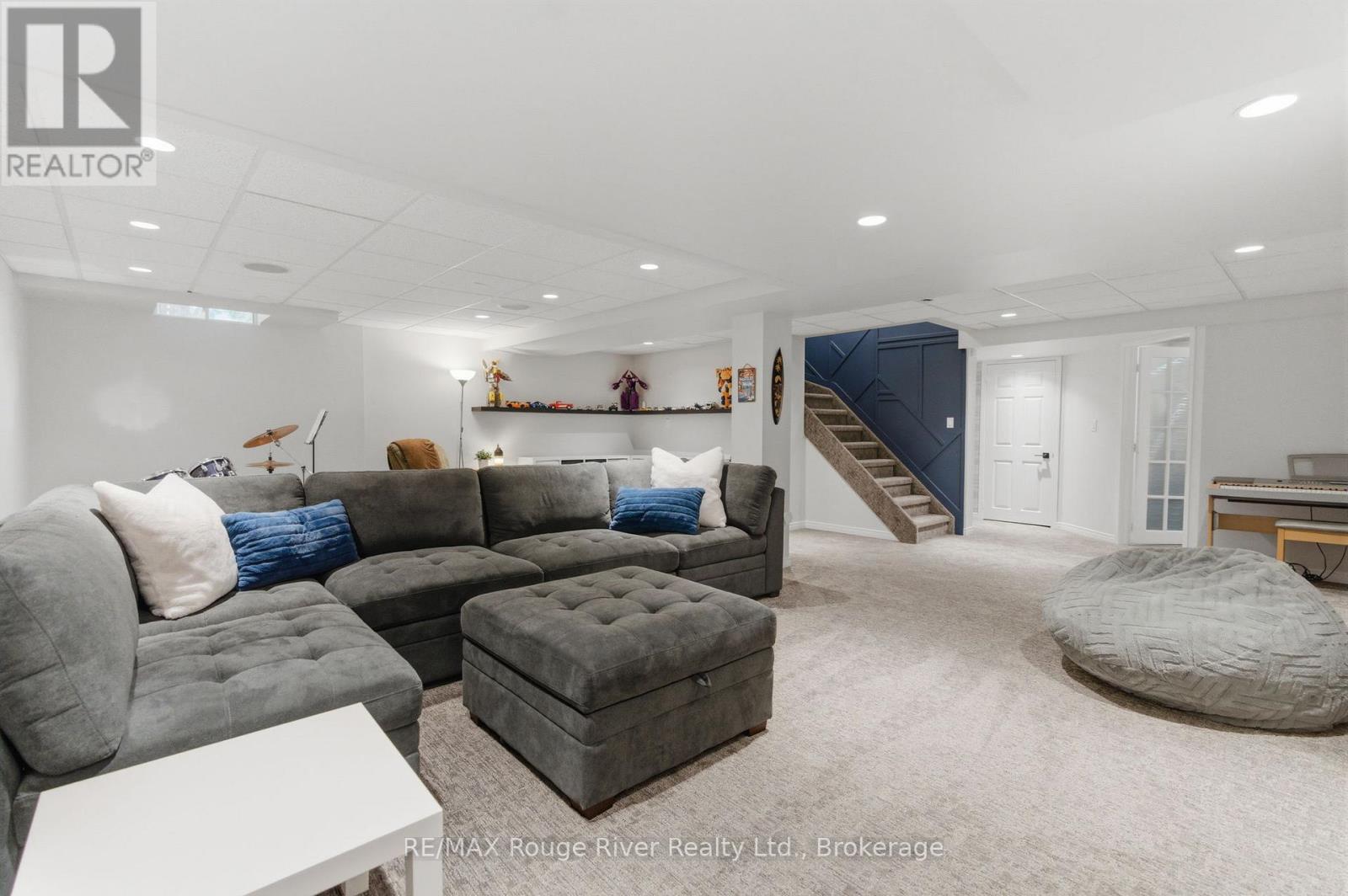 1 STURGESS CRESCENT - 34