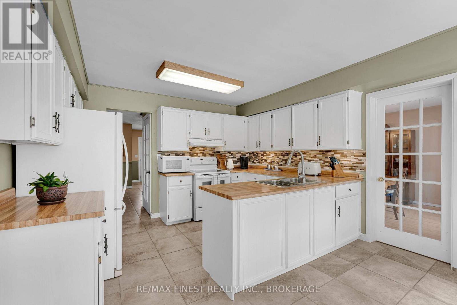 838 WOODSIDE DRIVE - 6