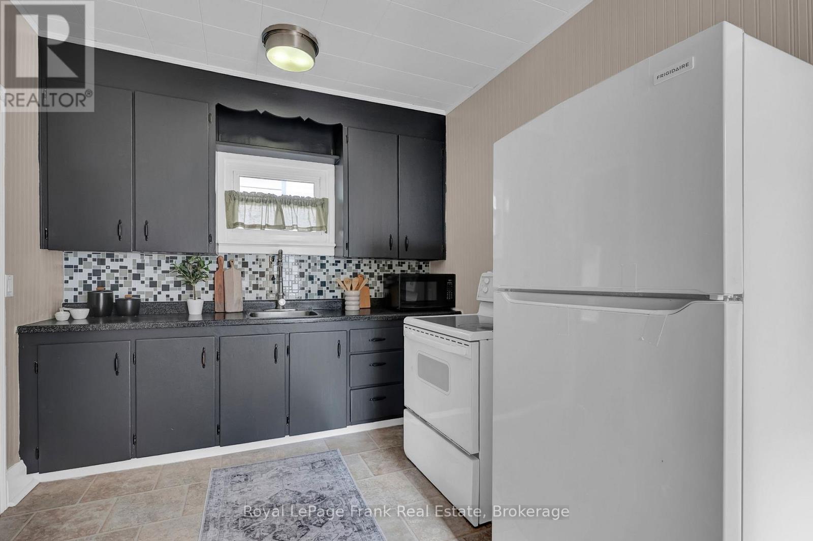 78 FISHER STREET - 11