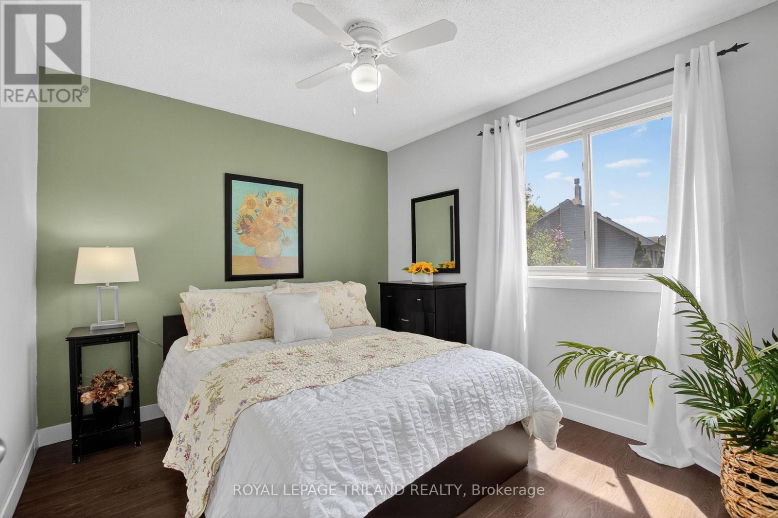 31 BEECHBANK CRESCENT - 17