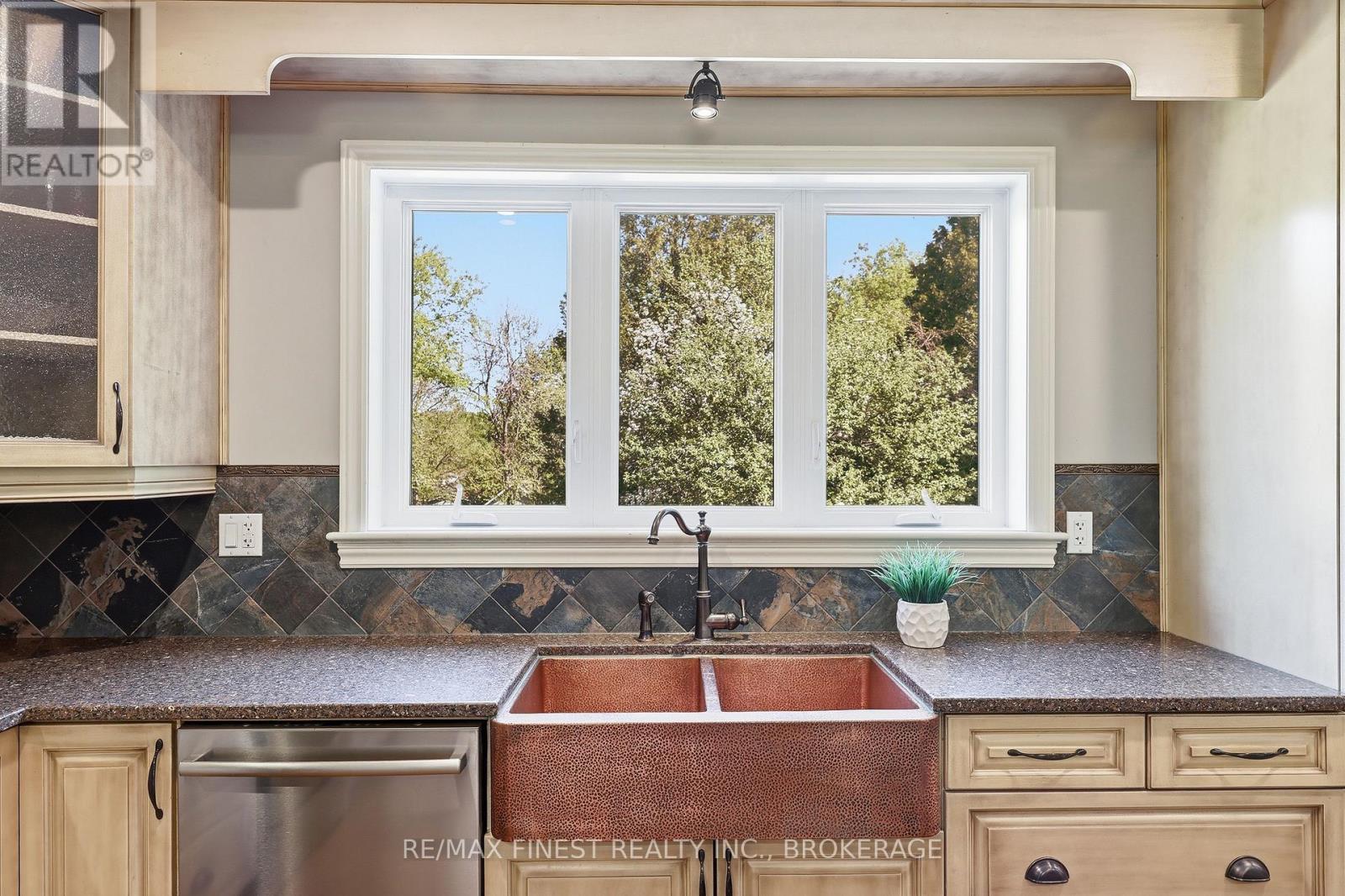 3031 LAKEHEAD ROAD - 12