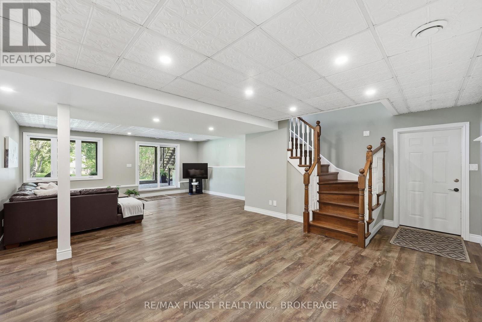 3031 LAKEHEAD ROAD - 27