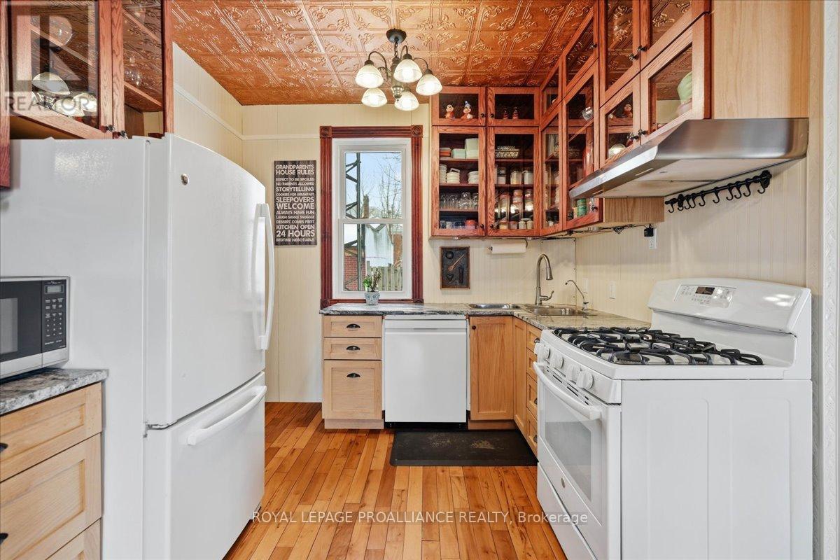 246 COLBORNE STREET - 14