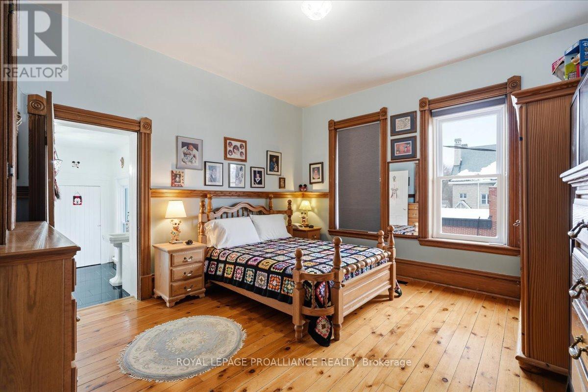 246 COLBORNE STREET - 32